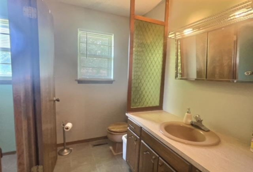 3 Bedrooms Bedrooms, ,2 BathroomsBathrooms,Residential,Single Family,Hoppy,1,129865