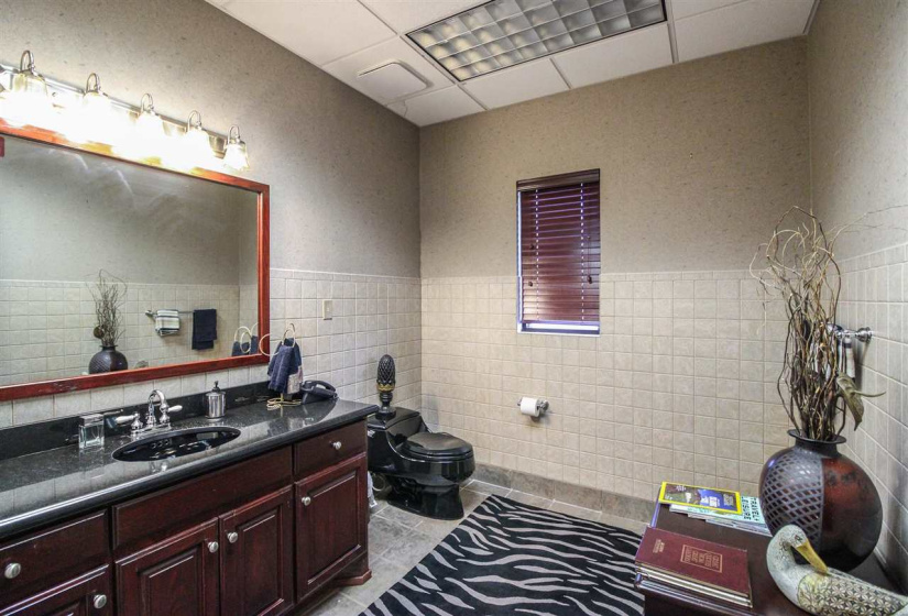 50 BathroomsBathrooms,Commercial/industrial,Commercial,Perkins,1,129894