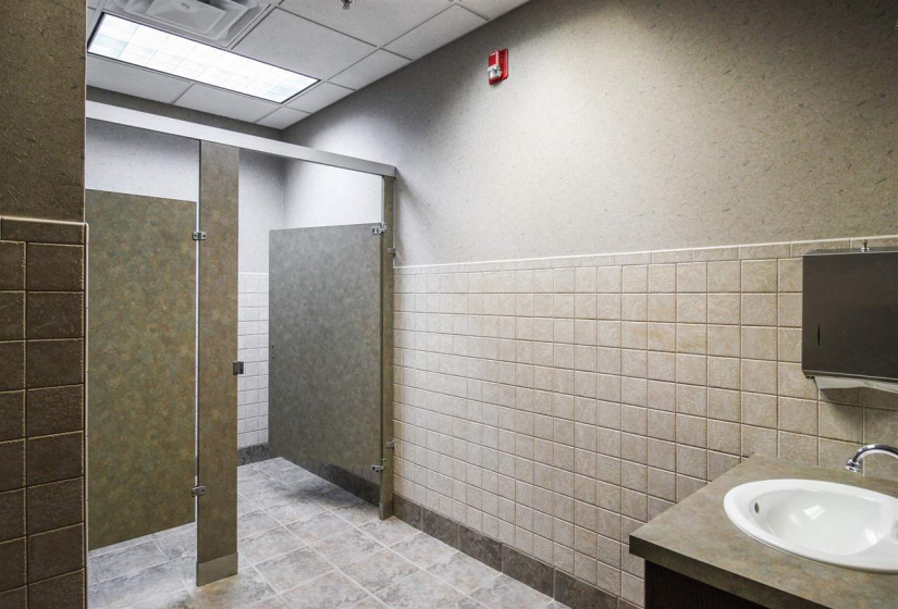 50 BathroomsBathrooms,Commercial/industrial,Commercial,Perkins,1,129894