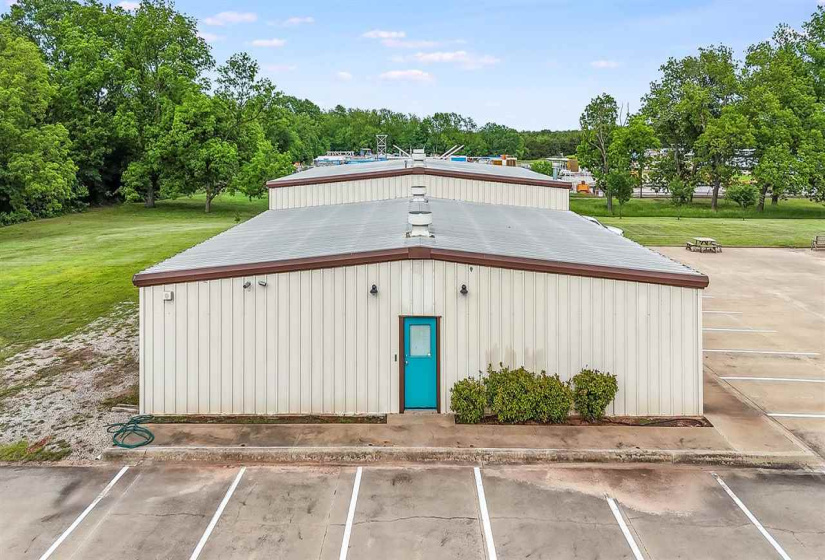 50 BathroomsBathrooms,Commercial/industrial,Commercial,Perkins,1,129894