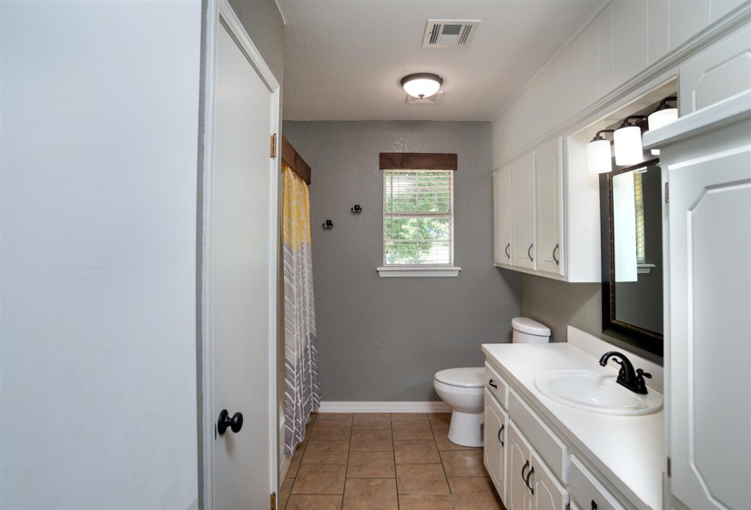 3 Bedrooms Bedrooms, ,2 BathroomsBathrooms,Residential,Single Family,68th,1,129972