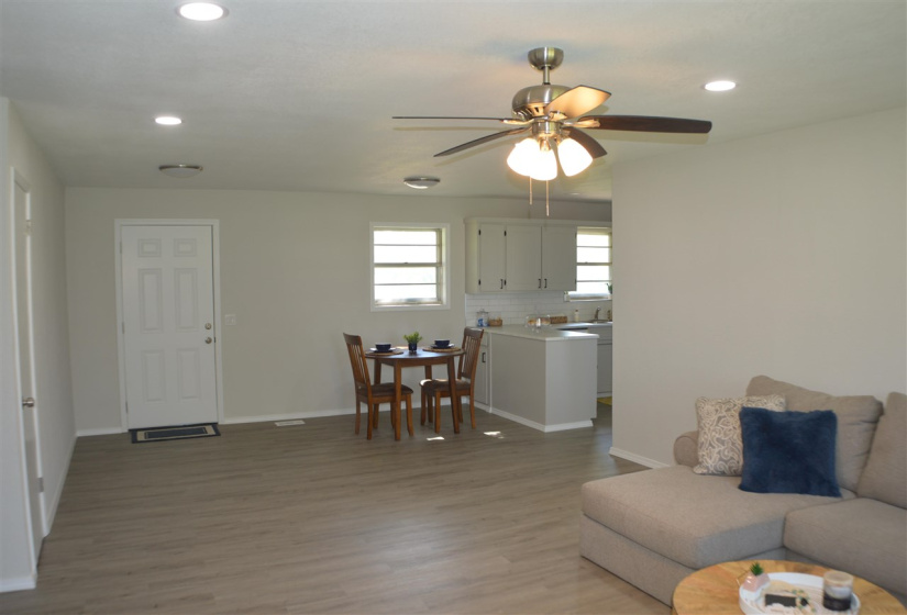 3 Bedrooms Bedrooms, ,2 BathroomsBathrooms,Residential,Single Family,Windmill,1,129917