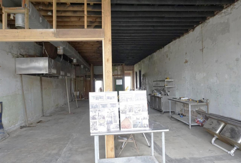 11 BathroomsBathrooms,Commercial/industrial,Commercial,Cedar,1,130265