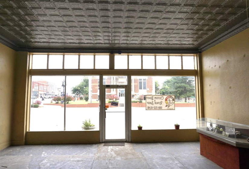 11 BathroomsBathrooms,Commercial/industrial,Commercial,Cedar,1,130267