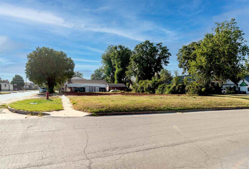 6 BathroomsBathrooms,Commercial/industrial,Commercial,Husband,1,130622
