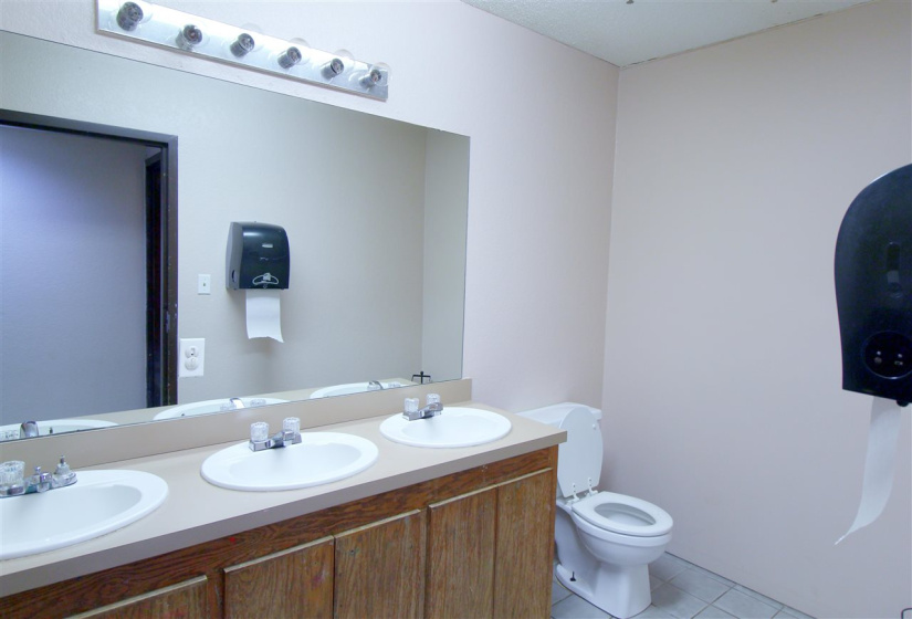 21 BathroomsBathrooms,Commercial/industrial,Commercial,Virginia Ave.,1,121022