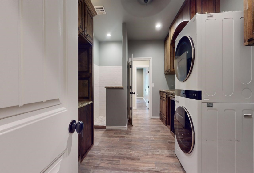 5 Bedrooms Bedrooms, ,3 BathroomsBathrooms,Residential,Single Family,Seadog,2,130512
