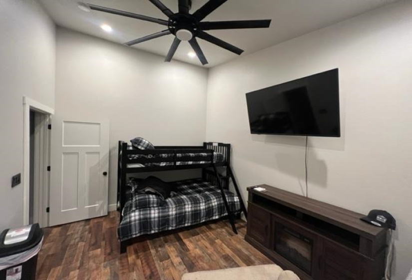 5 Bedrooms Bedrooms, ,3 BathroomsBathrooms,Residential,Single Family,Seadog,2,130512