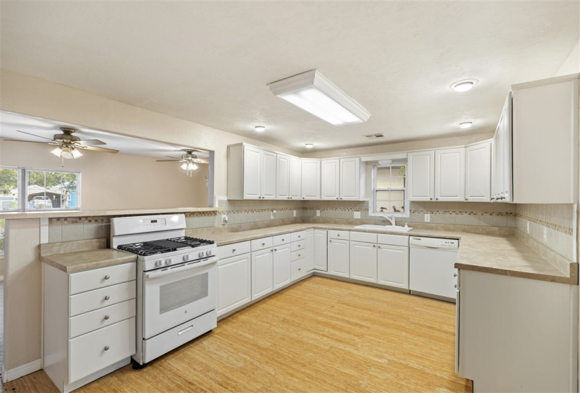 2 Bedrooms Bedrooms, ,2 BathroomsBathrooms,Residential,Single Family,Hartford,1,130775