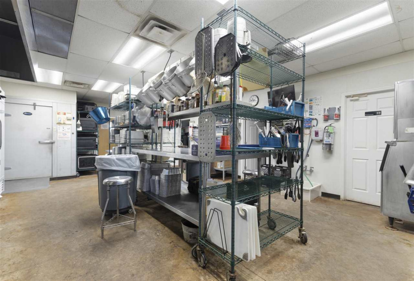 11 BathroomsBathrooms,Commercial/industrial,Commercial,COUNTY ROAD 120,1,130832