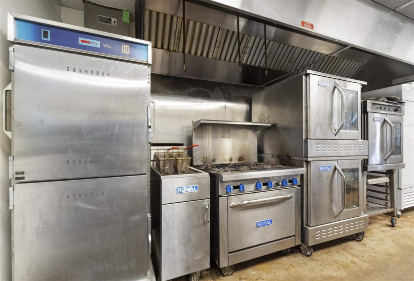 11 BathroomsBathrooms,Commercial/industrial,Commercial,COUNTY ROAD 120,1,130832