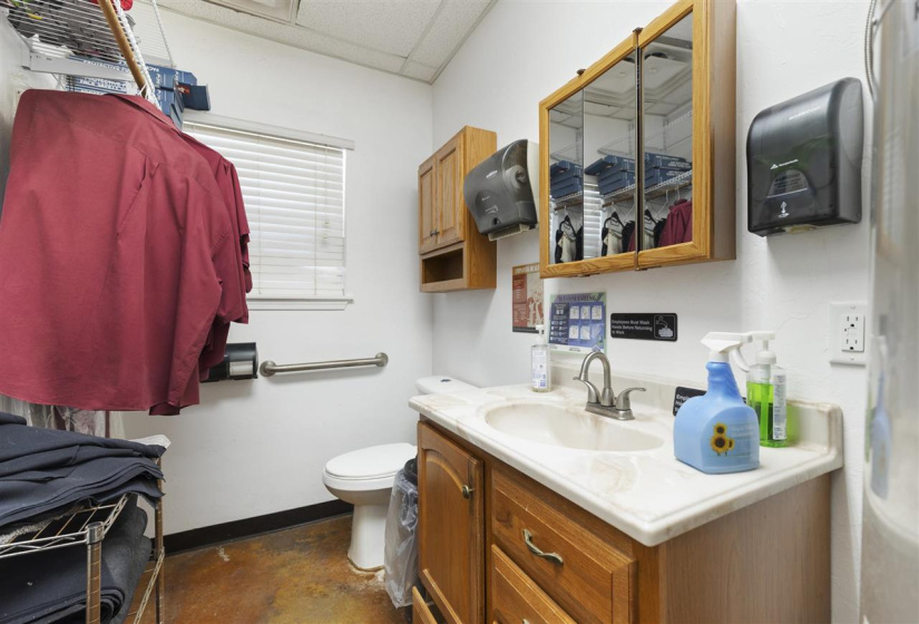 11 BathroomsBathrooms,Commercial/industrial,Commercial,COUNTY ROAD 120,1,130832