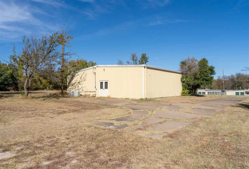 11 BathroomsBathrooms,Commercial/industrial,Commercial,Monroe,1,130885