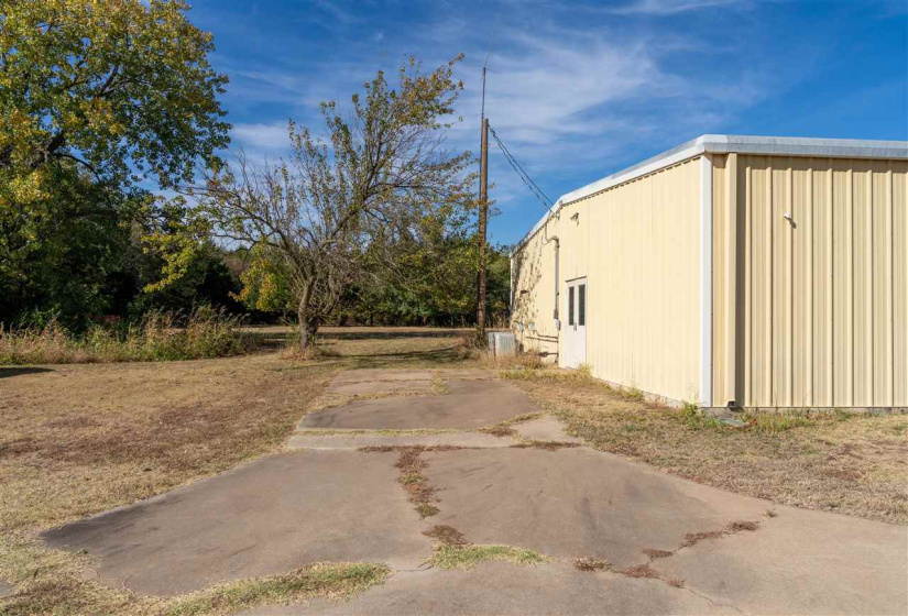 11 BathroomsBathrooms,Commercial/industrial,Commercial,Monroe,1,130885
