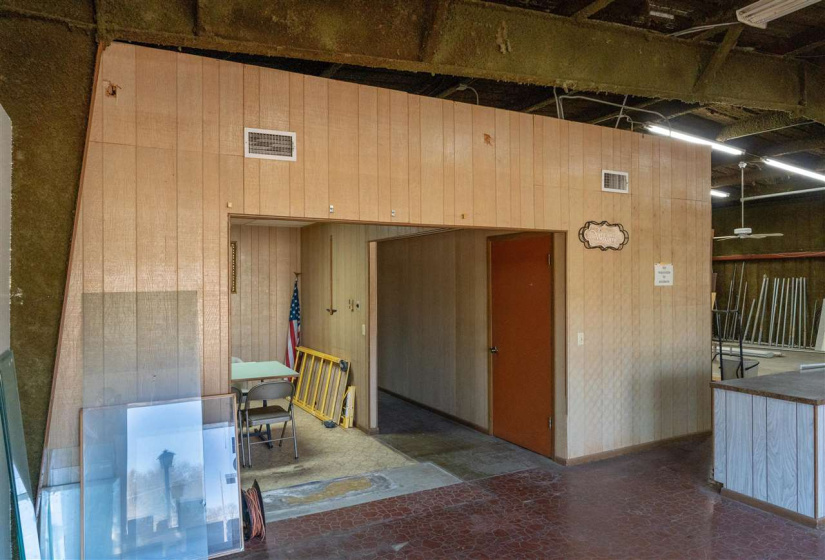 11 BathroomsBathrooms,Commercial/industrial,Commercial,Monroe,1,130885
