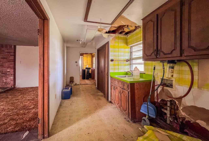 3 Bedrooms Bedrooms, ,1 BathroomBathrooms,Residential,Single Family,Kings,1,130909