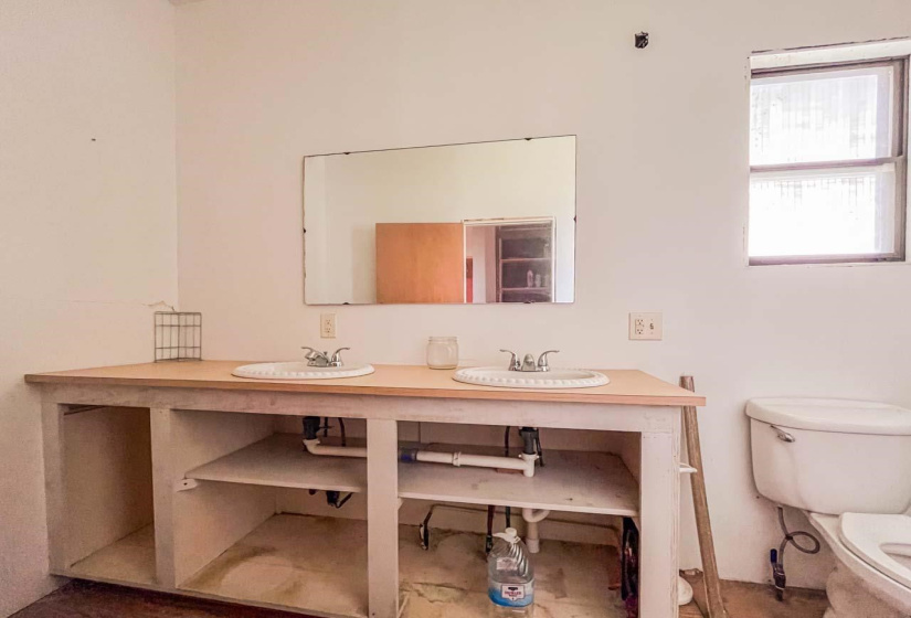 3 Bedrooms Bedrooms, ,1 BathroomBathrooms,Residential,Single Family,Kings,1,130909