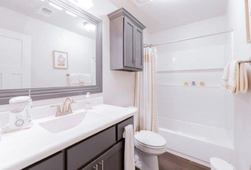 3 Bedrooms Bedrooms, ,2 BathroomsBathrooms,Residential,Single Family,Martin,1,130918