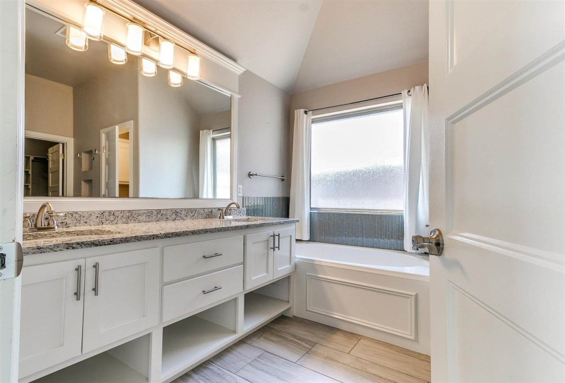 3 Bedrooms Bedrooms, ,2 BathroomsBathrooms,Residential,Single Family,Santa Monica,1.5,130934