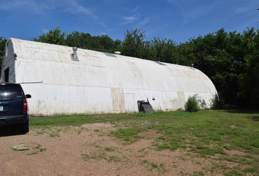 11 BathroomsBathrooms,Commercial/industrial,Commercial,14th,1,130981