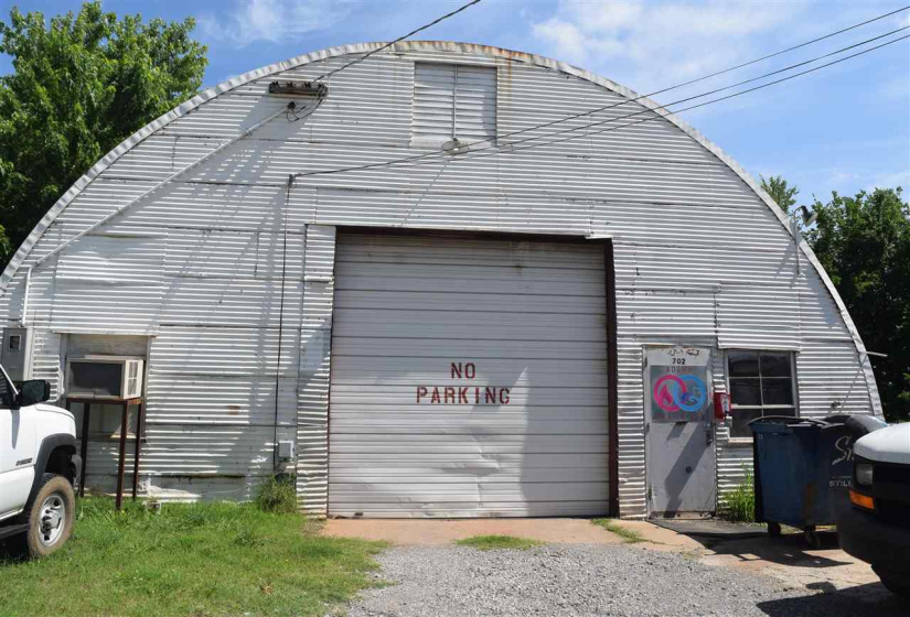 11 BathroomsBathrooms,Commercial/industrial,Commercial,14th,1,130981