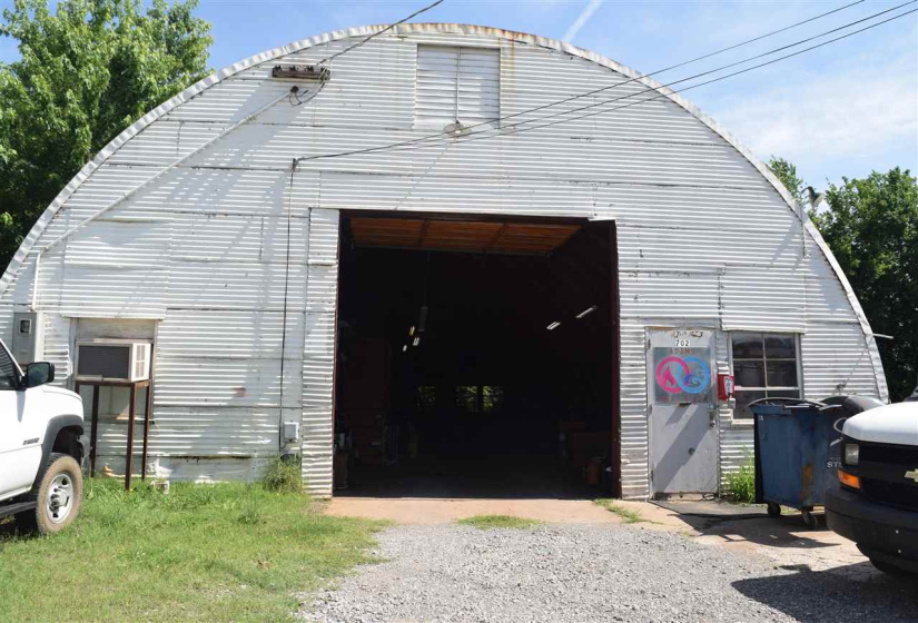 11 BathroomsBathrooms,Commercial/industrial,Commercial,14th,1,130981