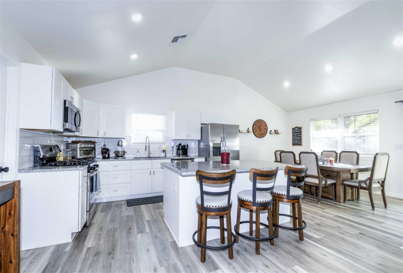 3 Bedrooms Bedrooms, ,2 BathroomsBathrooms,Residential,Single Family,Canyon Rim,1,130987