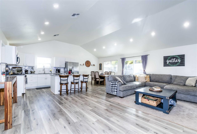 3 Bedrooms Bedrooms, ,2 BathroomsBathrooms,Residential,Single Family,Canyon Rim,1,130987