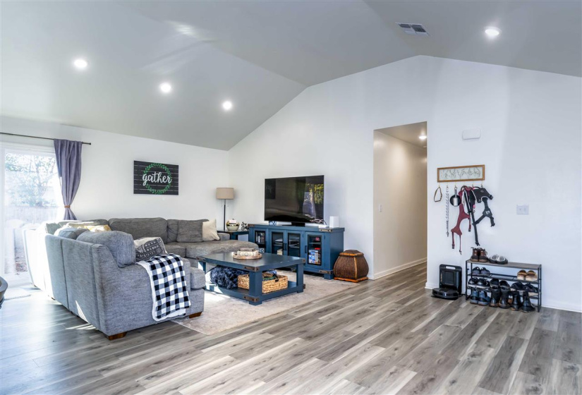 3 Bedrooms Bedrooms, ,2 BathroomsBathrooms,Residential,Single Family,Canyon Rim,1,130987