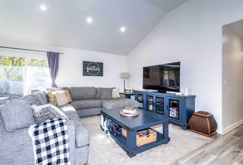 3 Bedrooms Bedrooms, ,2 BathroomsBathrooms,Residential,Single Family,Canyon Rim,1,130987