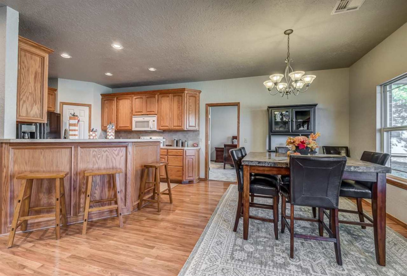 3 Bedrooms Bedrooms, ,2 BathroomsBathrooms,Residential,Single Family,122nd,1,130998