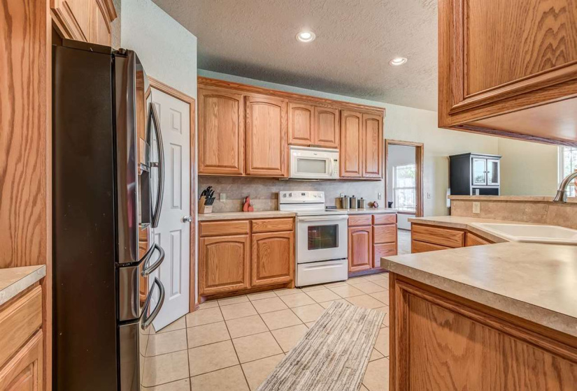 3 Bedrooms Bedrooms, ,2 BathroomsBathrooms,Residential,Single Family,122nd,1,130998