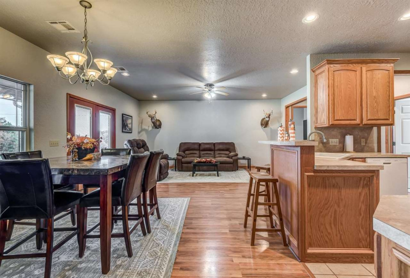 3 Bedrooms Bedrooms, ,2 BathroomsBathrooms,Residential,Single Family,122nd,1,130998