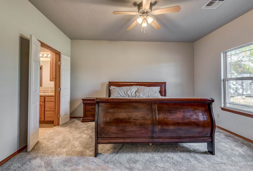3 Bedrooms Bedrooms, ,2 BathroomsBathrooms,Residential,Single Family,122nd,1,130998