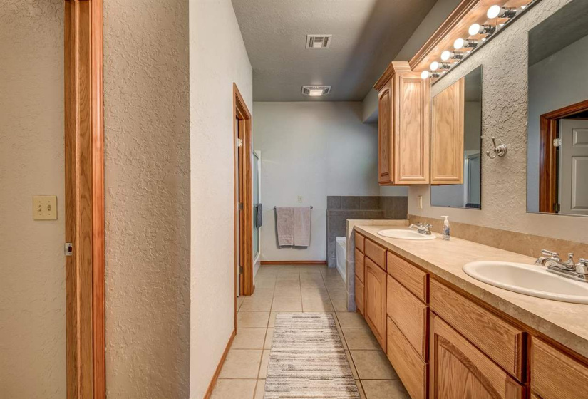 3 Bedrooms Bedrooms, ,2 BathroomsBathrooms,Residential,Single Family,122nd,1,130998