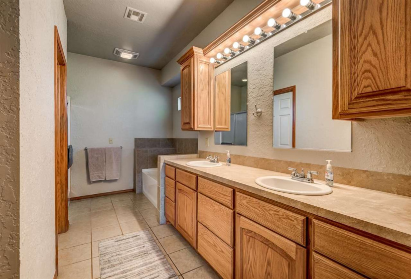 3 Bedrooms Bedrooms, ,2 BathroomsBathrooms,Residential,Single Family,122nd,1,130998
