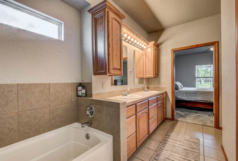 3 Bedrooms Bedrooms, ,2 BathroomsBathrooms,Residential,Single Family,122nd,1,130998