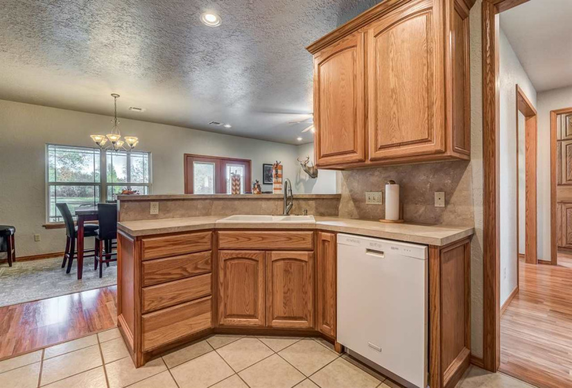 3 Bedrooms Bedrooms, ,2 BathroomsBathrooms,Residential,Single Family,122nd,1,130998