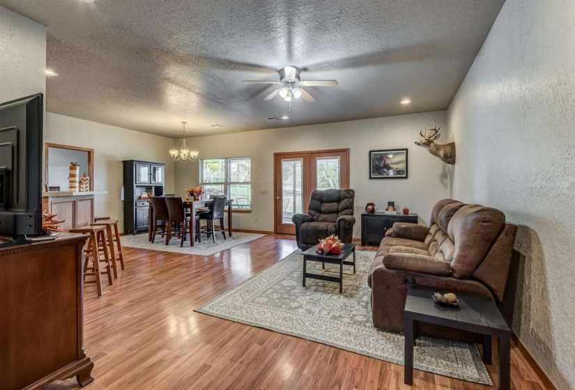 3 Bedrooms Bedrooms, ,2 BathroomsBathrooms,Residential,Single Family,122nd,1,130998