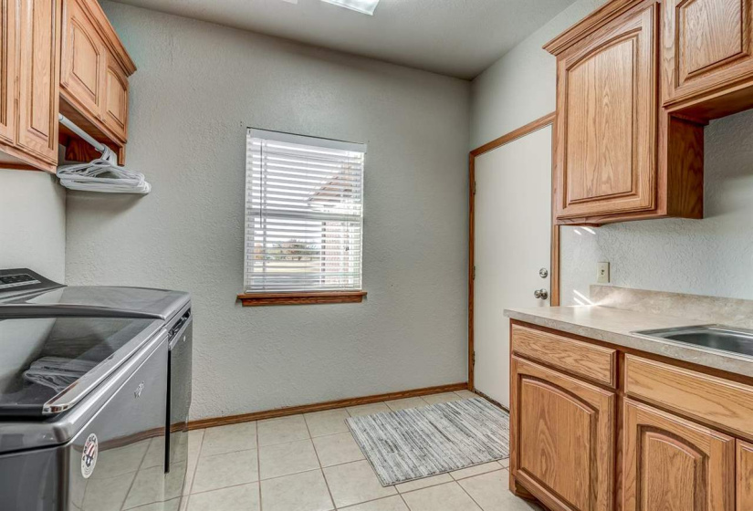 3 Bedrooms Bedrooms, ,2 BathroomsBathrooms,Residential,Single Family,122nd,1,130998