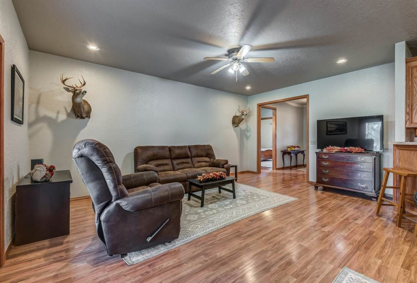 3 Bedrooms Bedrooms, ,2 BathroomsBathrooms,Residential,Single Family,122nd,1,130998