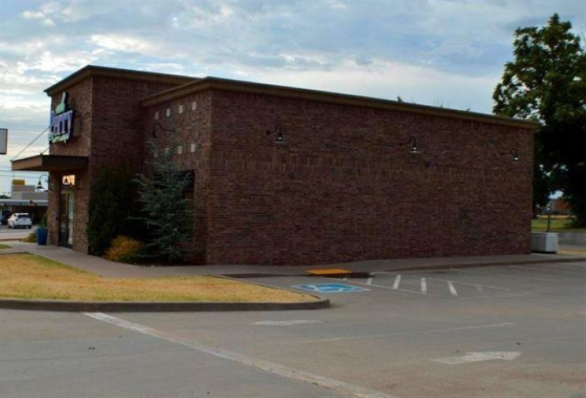 6 BathroomsBathrooms,Commercial/industrial,Commercial,Fir,1,131002