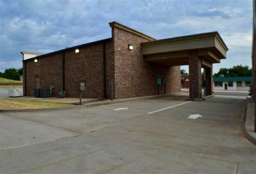 6 BathroomsBathrooms,Commercial/industrial,Commercial,Fir,1,131002