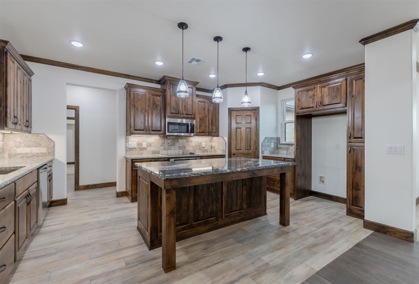 4 Bedrooms Bedrooms, ,2 BathroomsBathrooms,Residential,Single Family,Bandera,1,131051