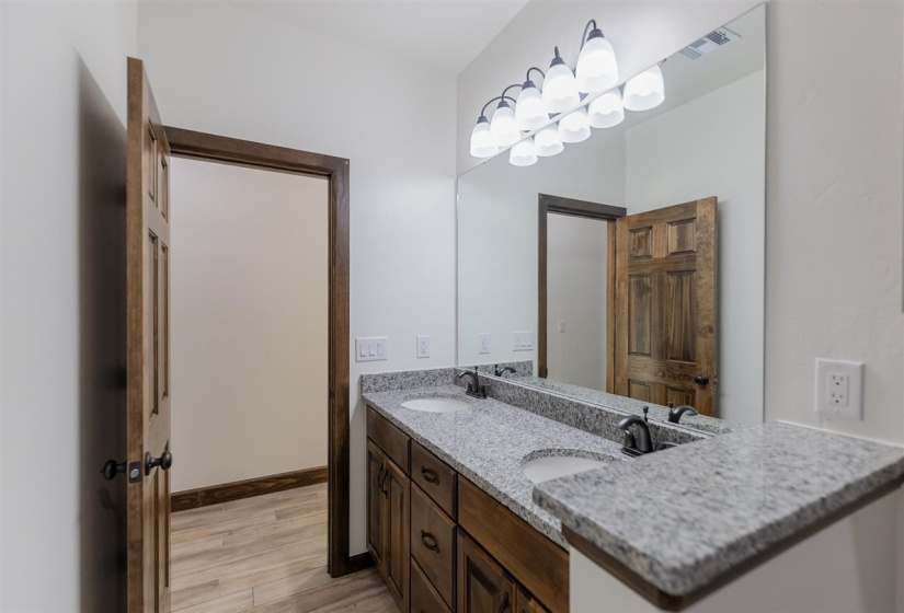 4 Bedrooms Bedrooms, ,2 BathroomsBathrooms,Residential,Single Family,Bandera,1,131051