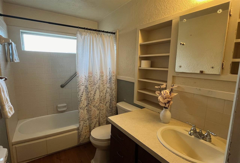 2 Bedrooms Bedrooms, ,1 BathroomBathrooms,Residential,Single Family,4th,1,131083