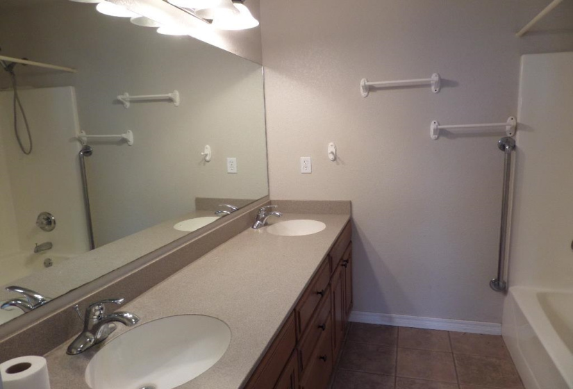 2 Bedrooms Bedrooms, ,2 BathroomsBathrooms,Residential,Single Family,68th,1,131108