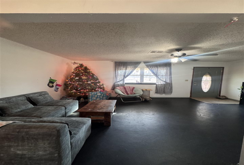 4 Bedrooms Bedrooms, ,1 BathroomBathrooms,Residential,Single Family,Hickory,1,131153