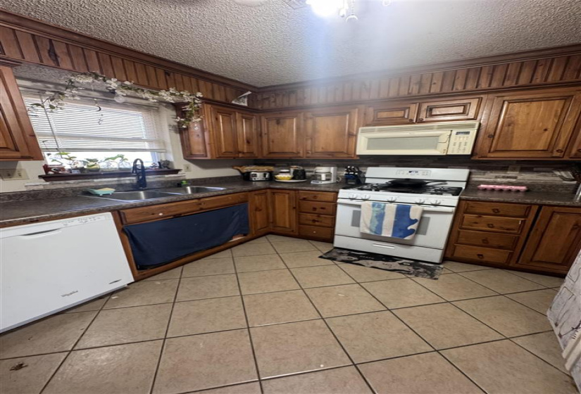 4 Bedrooms Bedrooms, ,1 BathroomBathrooms,Residential,Single Family,Hickory,1,131153
