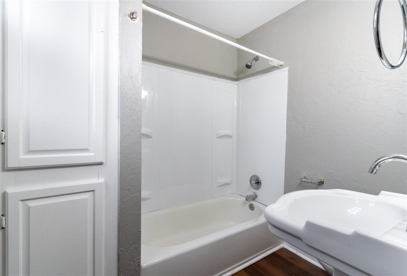 3 Bedrooms Bedrooms, ,2 BathroomsBathrooms,Residential,Single Family,11th,1,131197